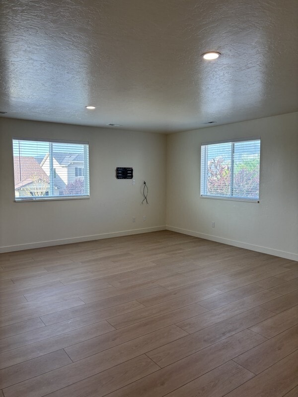 Building Photo - 1143 Surrey Dr