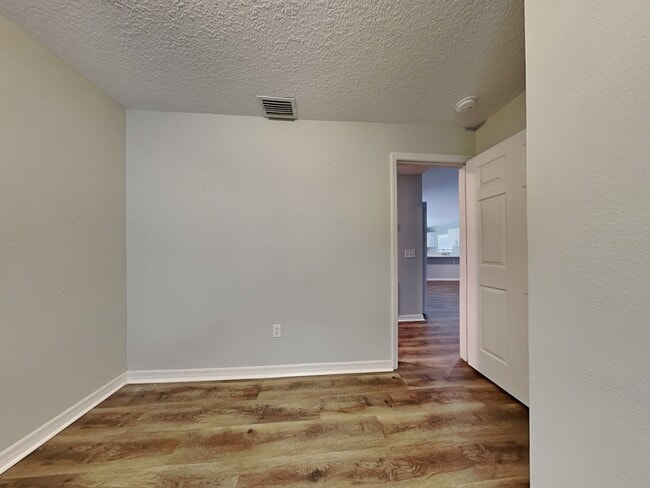 Building Photo - Updated 3BR/2BA Home in North Tampa – Mode...