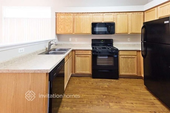 Building Photo - 370 Reston Cir