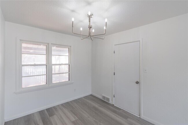 Building Photo - 2333 Eagle Dr