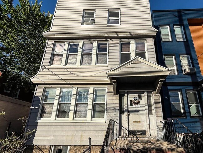 Building Photo - 196 Manhattan Ave