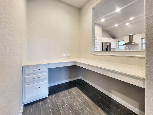 Building Photo - Beautiful Solar-Powered 4BR / 2BA Home – Big Backyard & Modern Kitchen