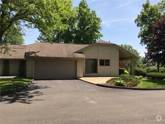 Building Photo - 1829 Golf Ridge Dr