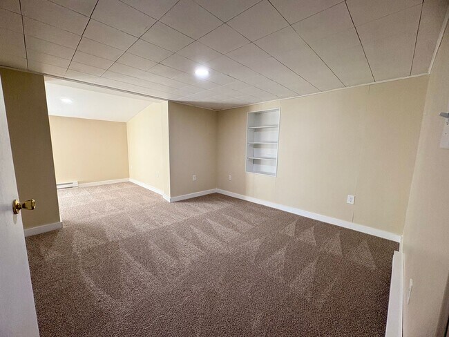 Building Photo - 165 N Hanover St