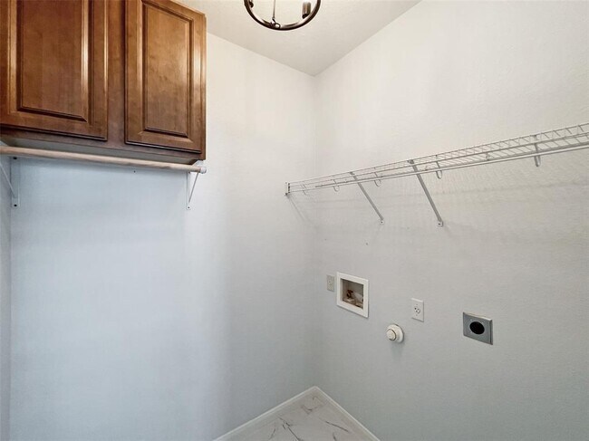 Building Photo - 3917 Bronco Bend Loop