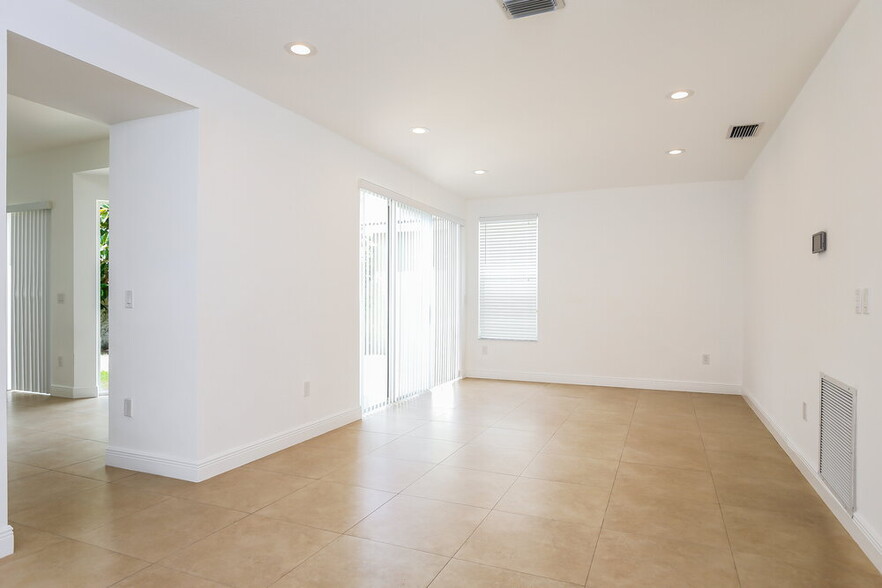 Building Photo - 15618 SW 112th Dr