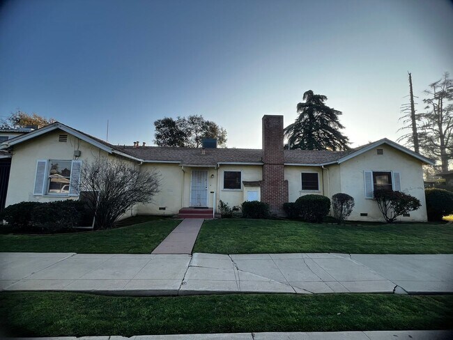 Building Photo - 800 N West St