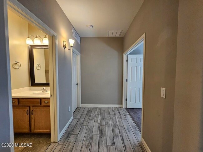 Building Photo - 9831 N Melandra Way