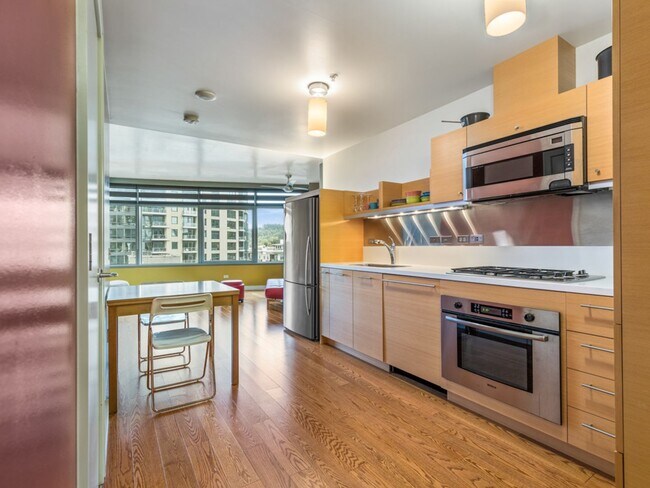 Building Photo - John Ross - 8th floor south waterfront studio w/parking/most utilities/concierge