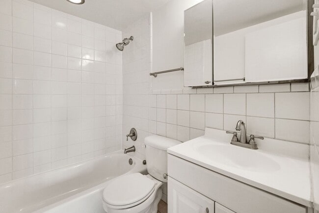 Building Photo - North Bethesda Studio - Walk to Metro - Utilities Included