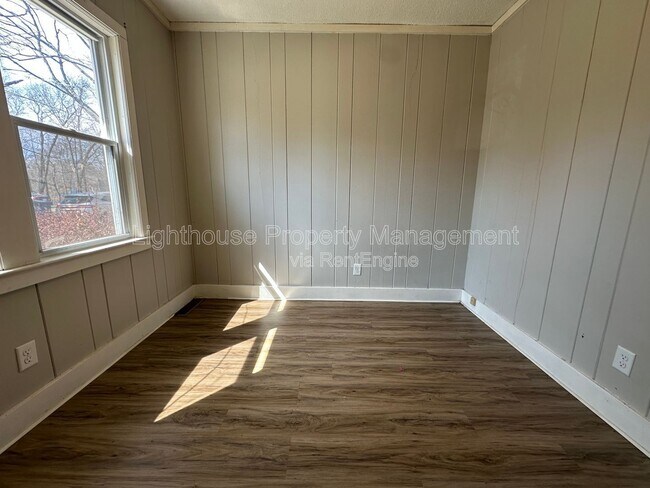 Building Photo - 45 Leitch Dr