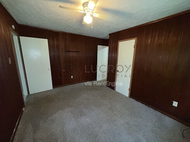 Building Photo - 3030 Oak Forest Dr