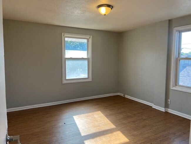 Building Photo - 3BR South Akron Classic with Deck, 2-Car G...