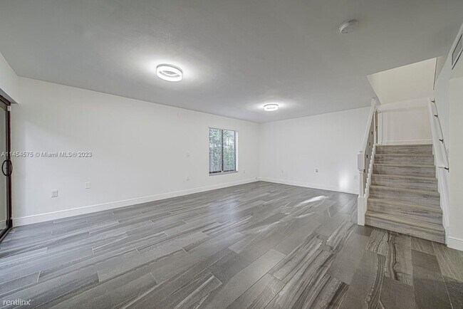 Building Photo - 3 br, 2.5 bath House - 4704 SW 67th Ave