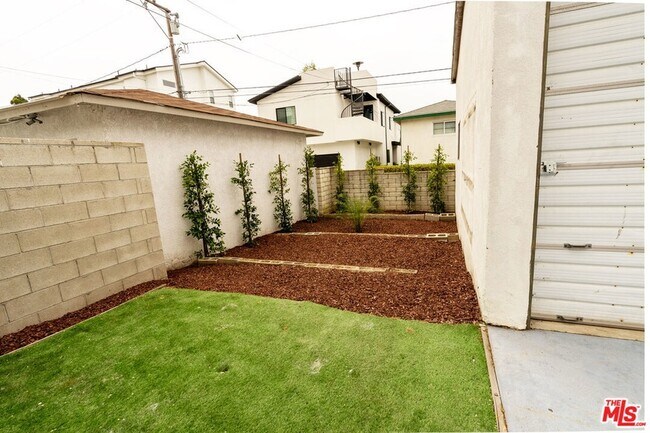 Building Photo - 443 Lomita St