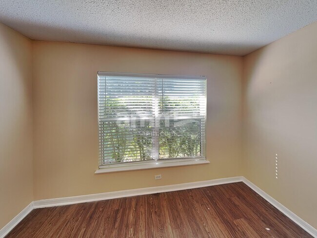 Building Photo - 375 Regal Downs Cir