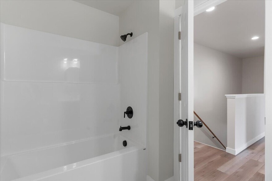 Building Photo - 1094 15th St SE