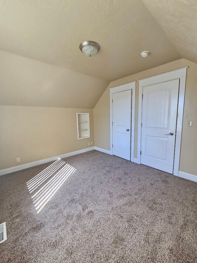 Building Photo - Meridian 5 Bedroom Home - Move in Special!...