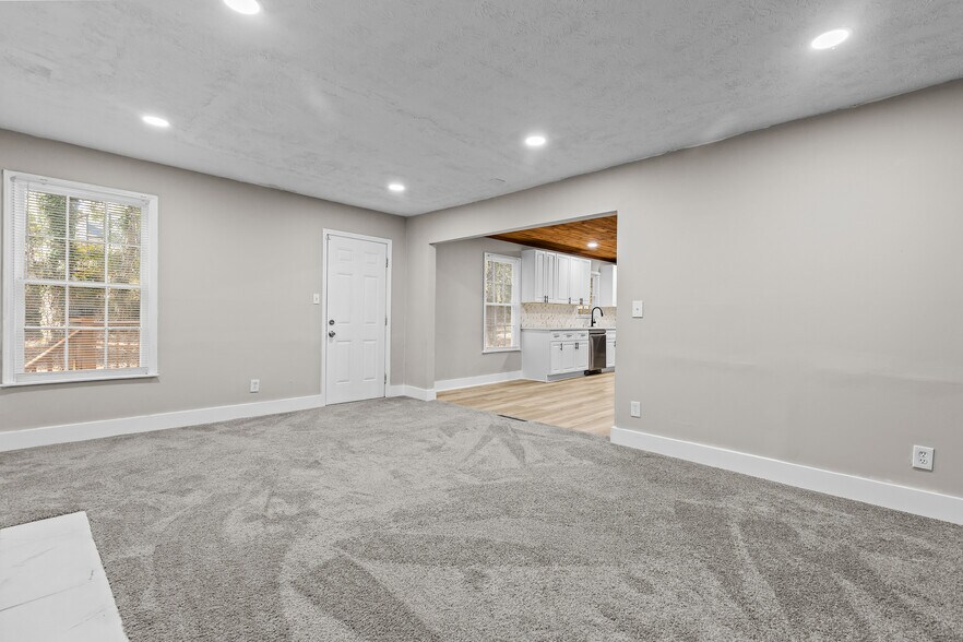 Building Photo - 800 Post Road Cir