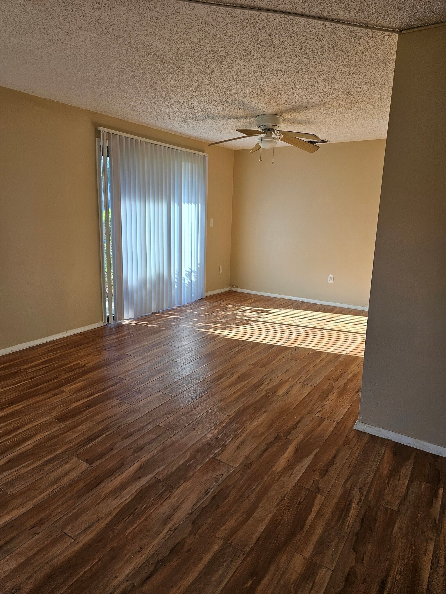 Building Photo - 129 Camphor Cir