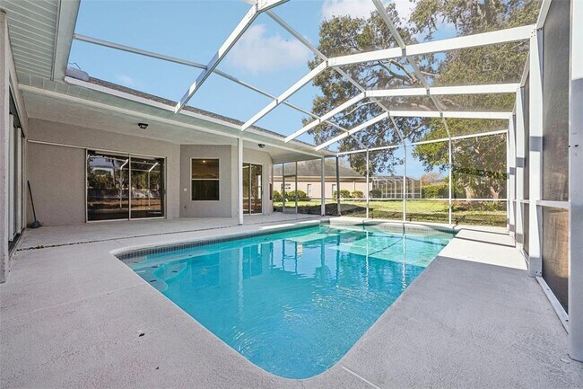 Building Photo - 918 Academy Dr