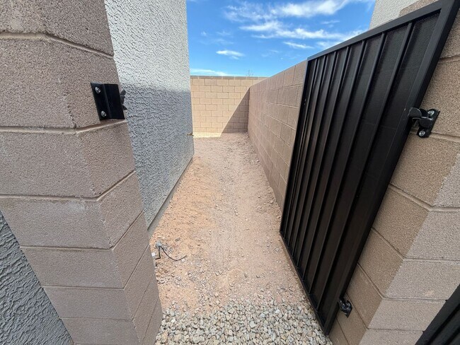 Building Photo - New Build - Never Lived In