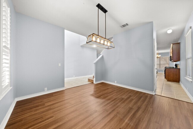 Building Photo - Amazing Pool. stunning 5bed, 3bath, 3Car G...