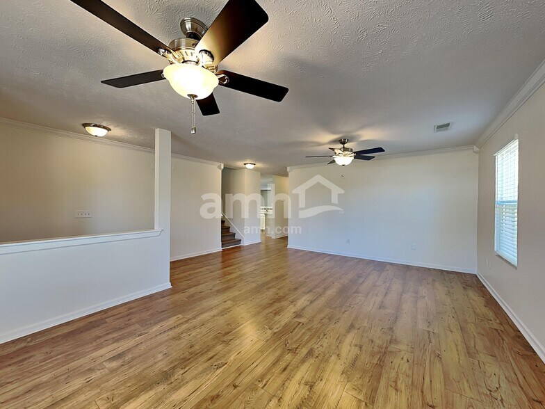 Building Photo - 2840 Meadow Gln