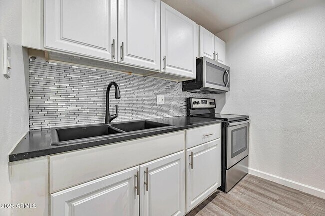 Building Photo - 4231 N 13th Pl