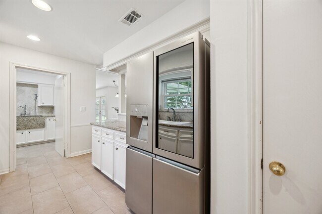 Building Photo - 10603 Lynbrook Dr