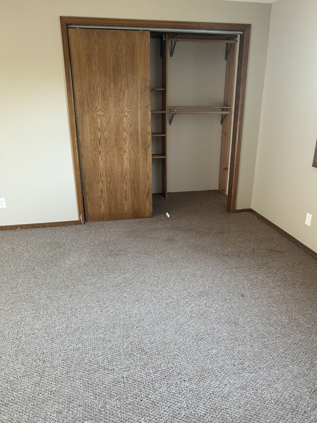 Building Photo - 2191 Packerland Dr