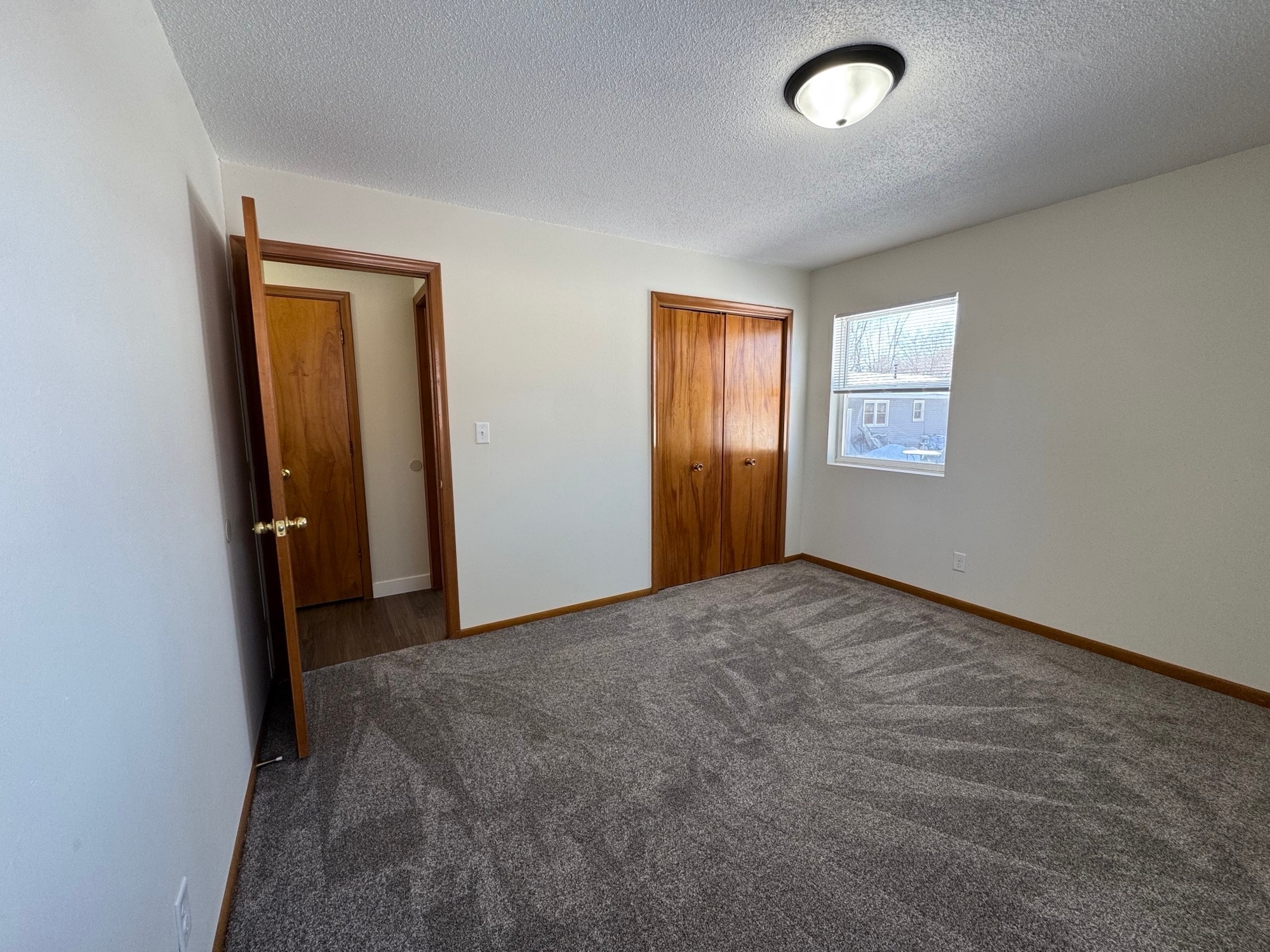 Building Photo - 712 10th St W