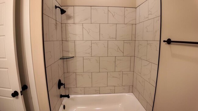 Building Photo - 5698 Ardsley Dr E