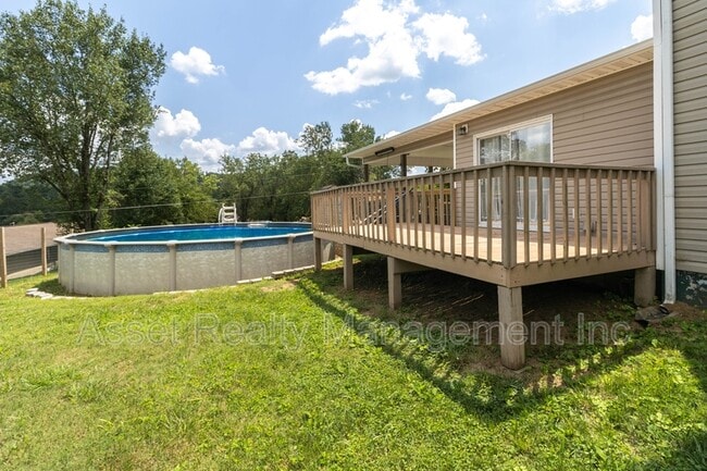 Building Photo - 817 Ridgeview Dr