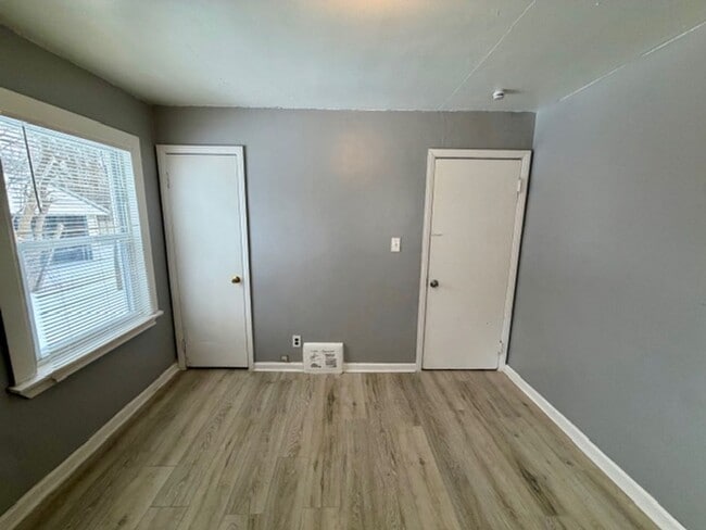 Building Photo - 3-Bedroom Section 8 Welcome