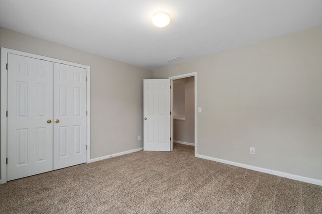 Building Photo - Spacious 4-Bedroom Two-Story Home in Dunwo...