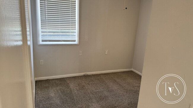 Building Photo - 807 Bowden-move in special