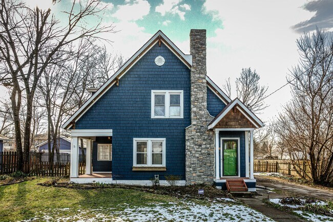 Building Photo - 180 Rosemont Garden