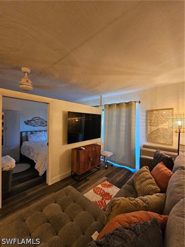 Building Photo - 828 Wiggins Pass Rd