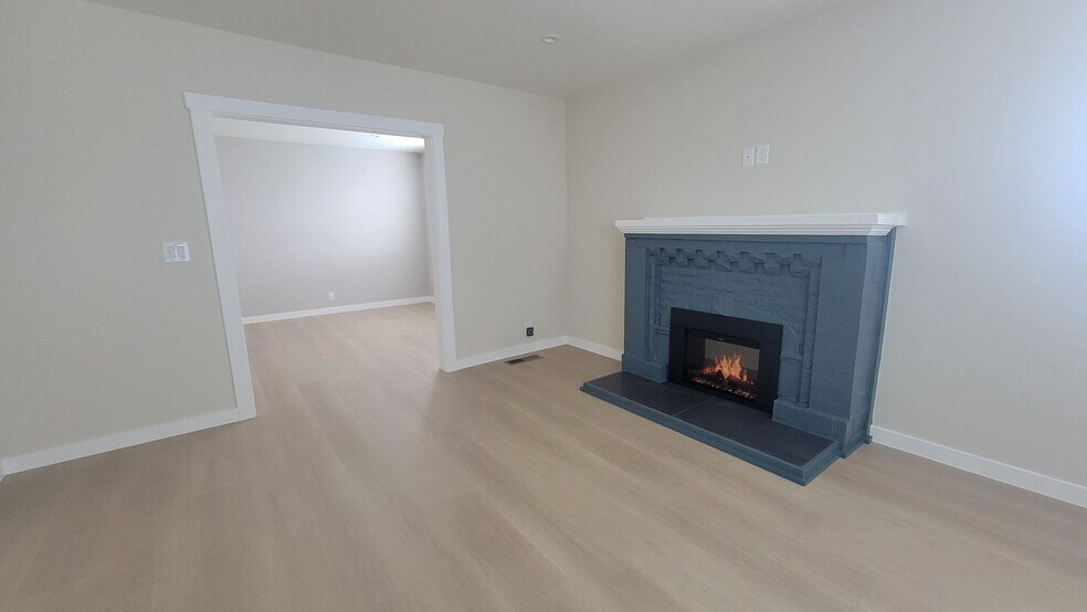 Living Room - 622 Miller Ave