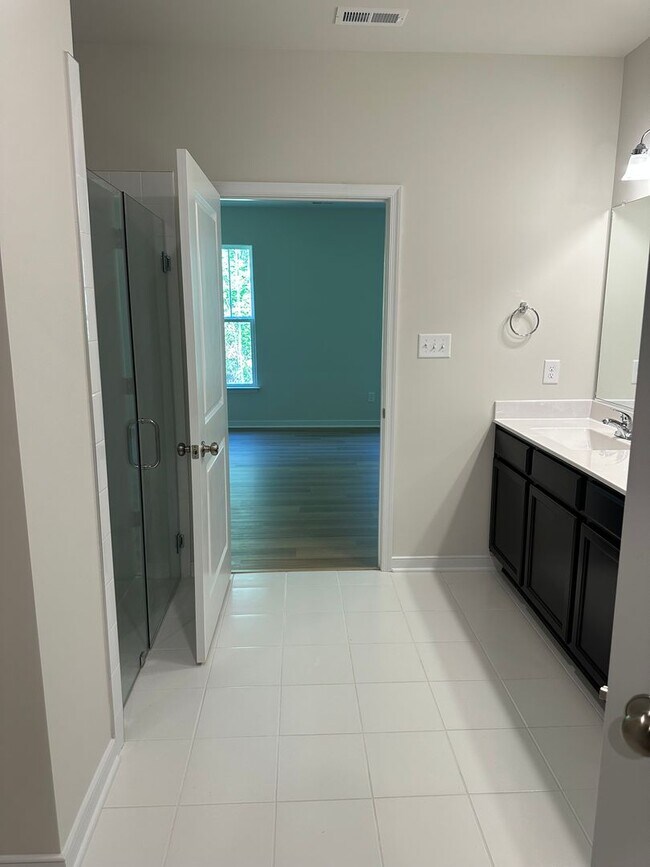 Building Photo - $3,200 / 2 br / 2 ba / 1,650 sqft