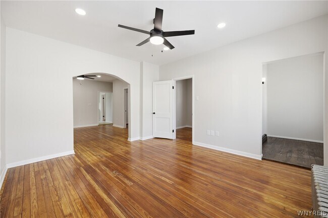 Building Photo - 36 Krakow St