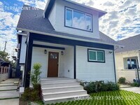 Building Photo - 678 E 45th St