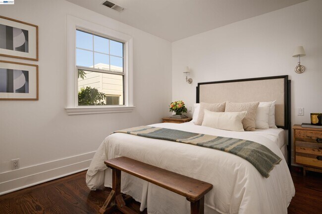 Building Photo - 3033 Divisadero St