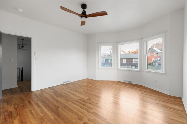 Building Photo - Pendleton Heights 4BR—Updated Historic Cha...