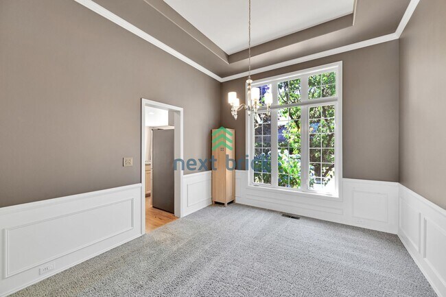 Building Photo - 4 BED & 2.5 BATH FOR RENT