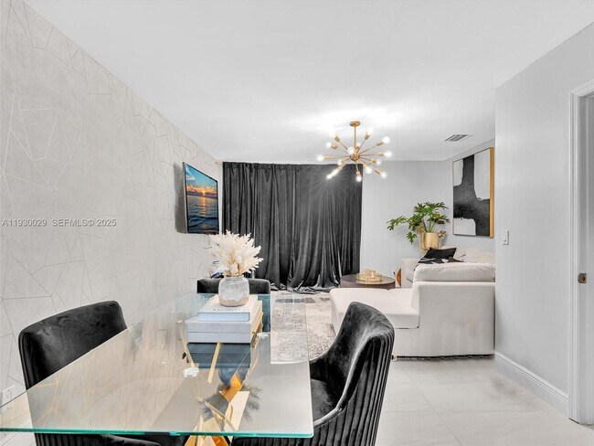 Building Photo - 6747 Sienna Club Dr