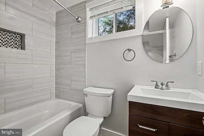 Building Photo - 1719 Frankford St SE