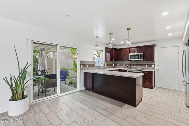 Building Photo - 7352 E Valley Vista Dr