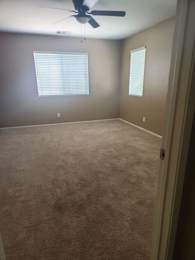 Building Photo - 4-Bedroom Gated Community in Riverside